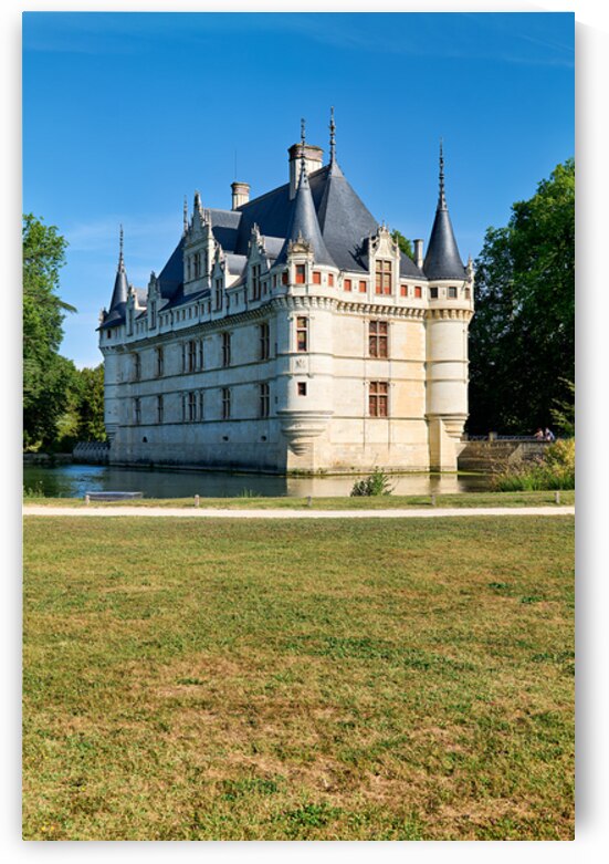 Chateau dAzay le Rideau in the Loire Valley during daytime by Marco Brivio
