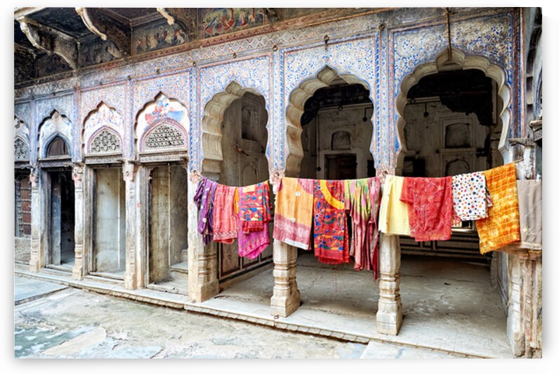 Decorated painted houses and colorful clothes in Mandawa Rajasth by Marco Brivio