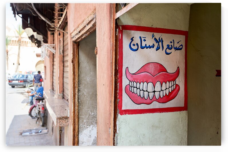 Entrance of dentist office in Marrakesh with dental sign by Marco Brivio