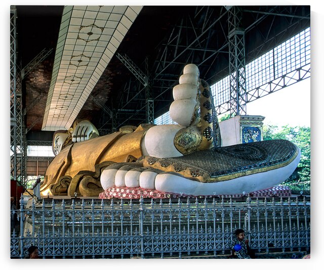 Visit to shwetalyaung reclined buddha in myanmar by Marco Brivio