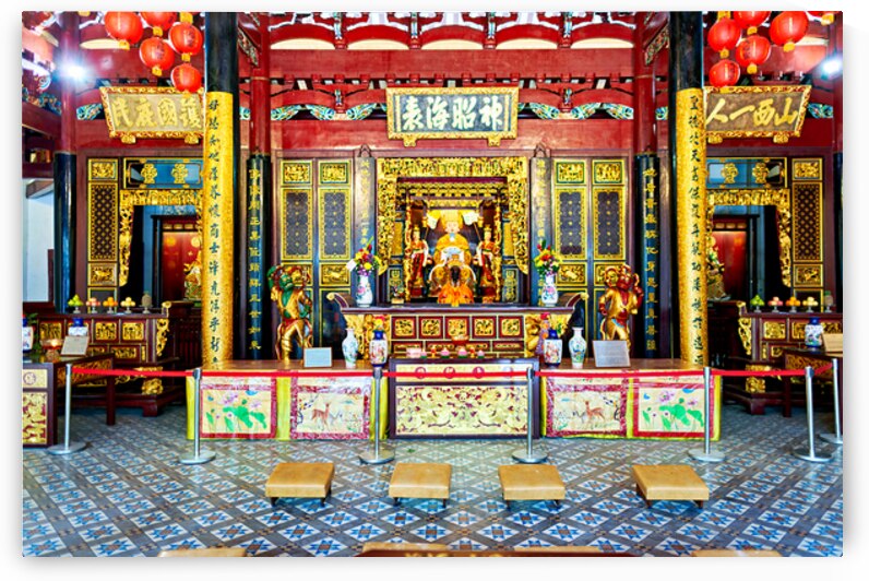 Discover colorful altars and decorations in Thian Hock Keng Temp by Marco Brivio