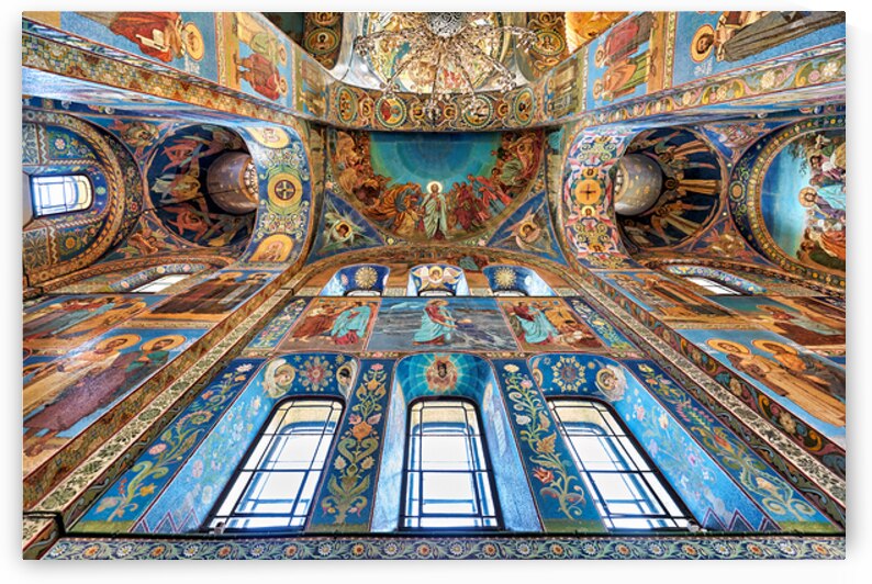 Tourists visit St. Petersburgs Church of the Savior by Marco Brivio