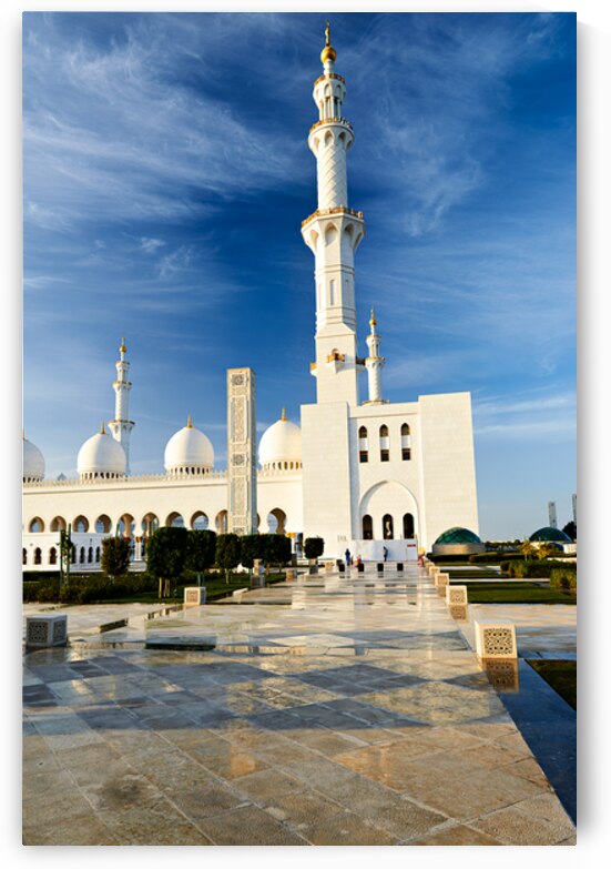Visit to Sheikh Zayed Grand Mosque in Abu Dhabi during sunset by Marco Brivio