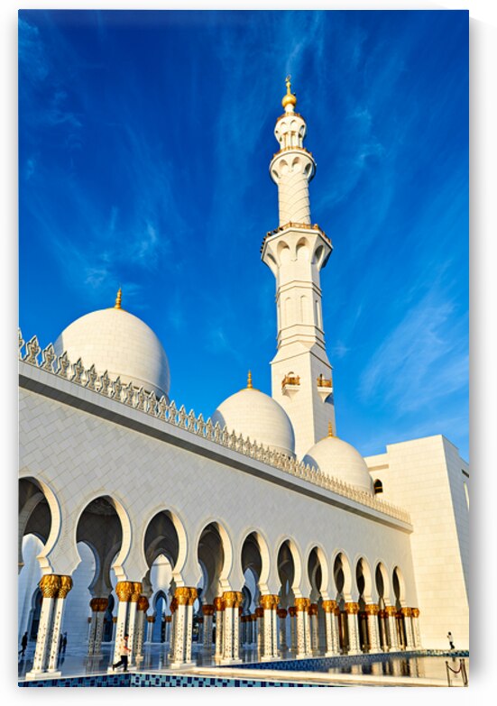 Sheikh Zayed Grand Mosque in Abu Dhabi under blue sky by Marco Brivio