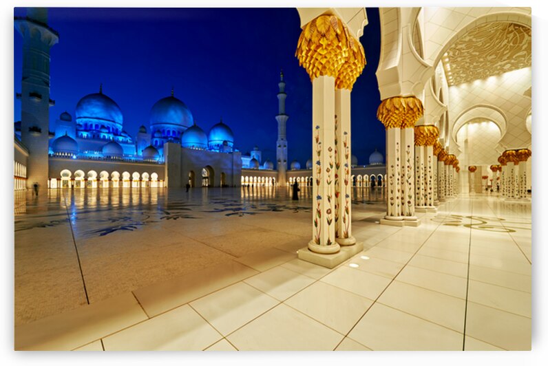 Explore Sheikh Zayed Grand Mosque at night in Abu Dhabi by Marco Brivio