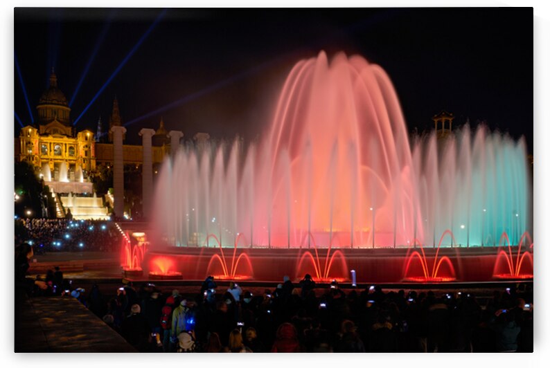 Barcelonas Montjuïc Fountain: a dazzling water show by Marco Brivio