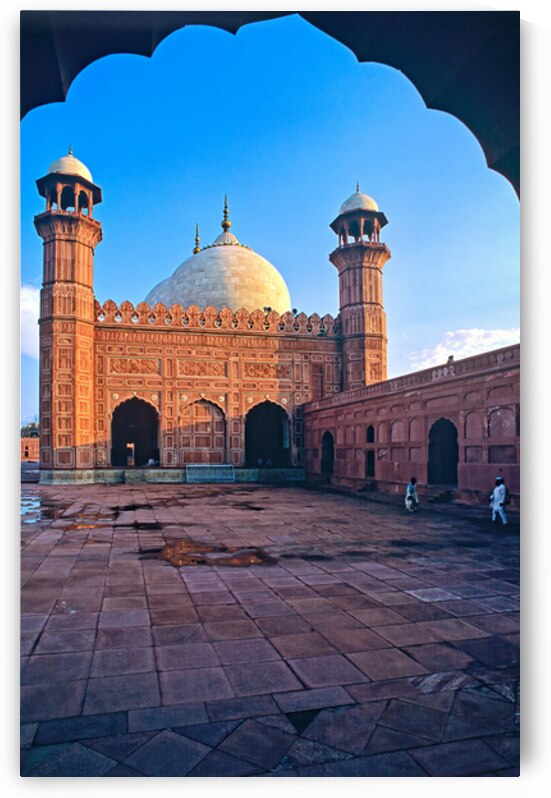 Badshahi mosque in Lahore shows historic architecture in sun by Marco Brivio