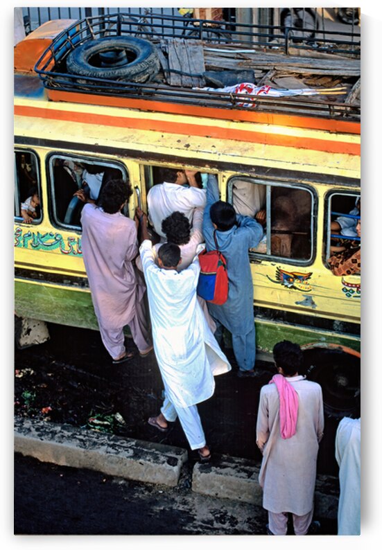 People boarding a bus in Lahore during busy hours by Marco Brivio