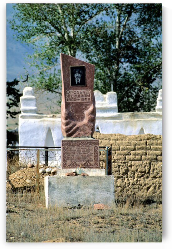 Cemetery in Samarkand shows a tombstone of a notable figure by Marco Brivio