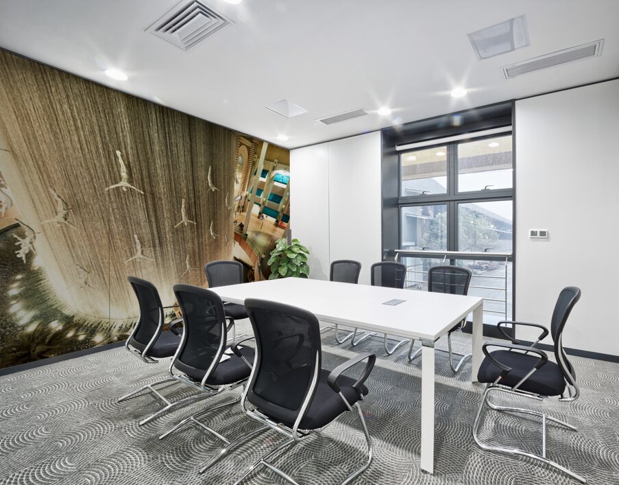 Diving sculptures at Dubai Malls waterfall showcase unique art Wall Printing