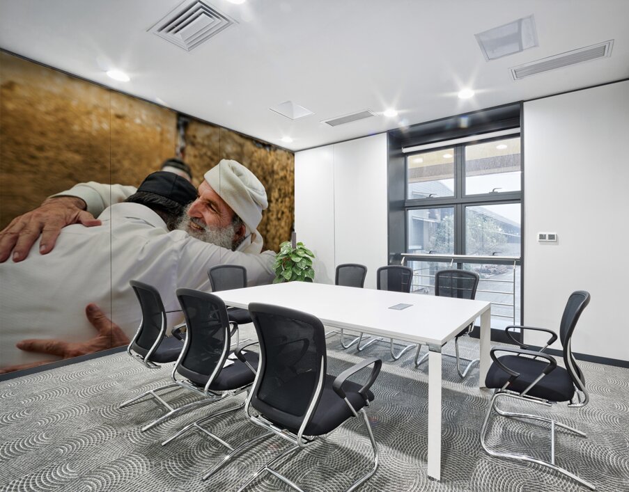 Men embrace each other at the Wailing Wall in Jerusalem Wall Printing
