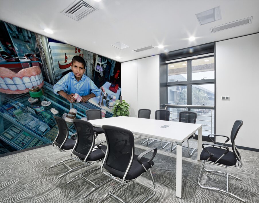 Street dentist offers services in Peshawar with dental models Wall Printing