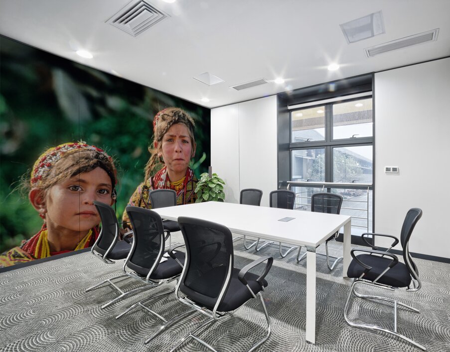 Children of Pakistan wear traditional clothing in the sunlight Wall Printing