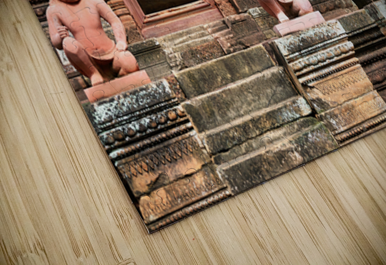 Ancient Cambodian temple with intricate red sandstone carvings a Marco Brivio Puzzle