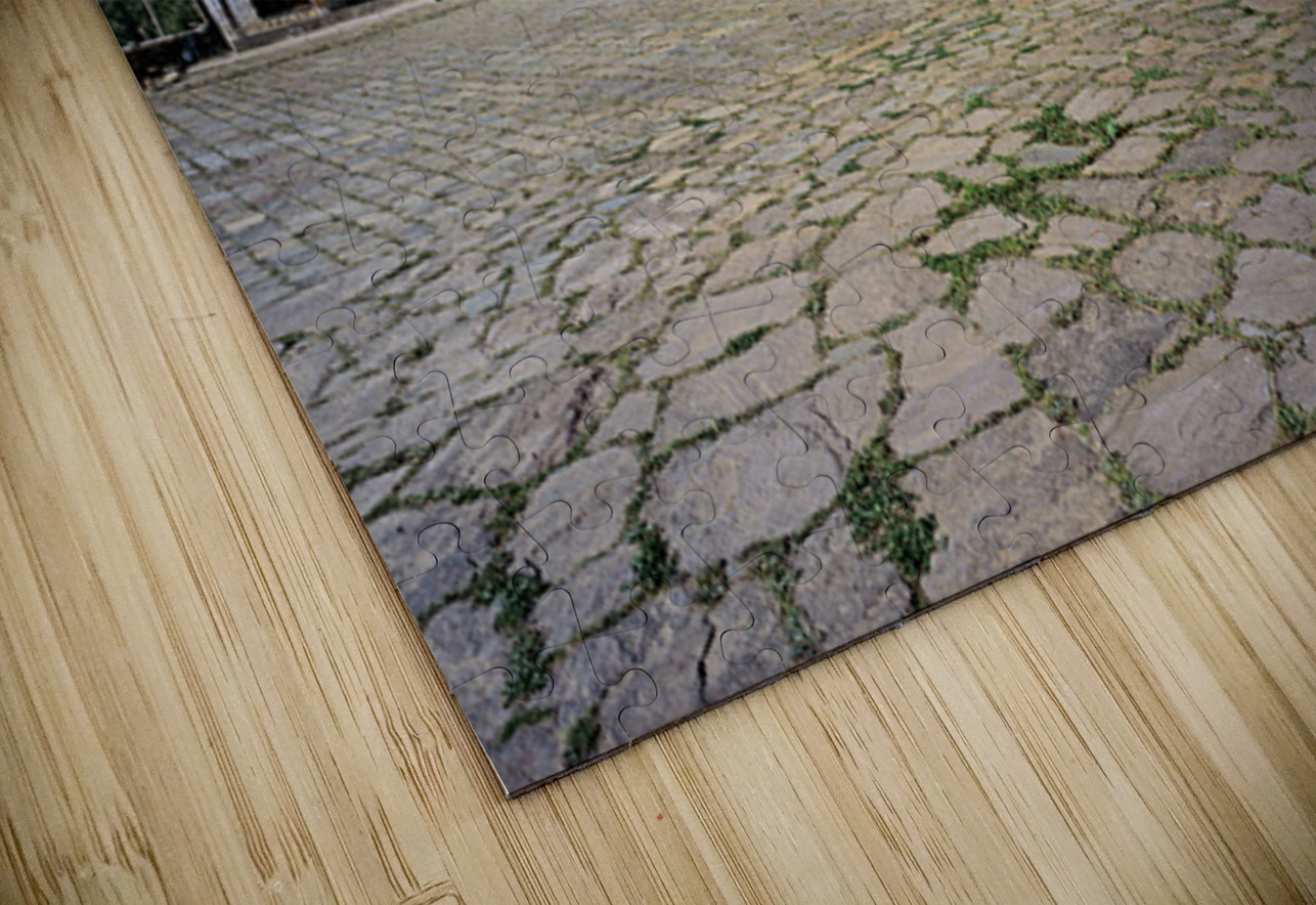 Traditional Bhutanese building with stone courtyard under a clou Marco Brivio Puzzle