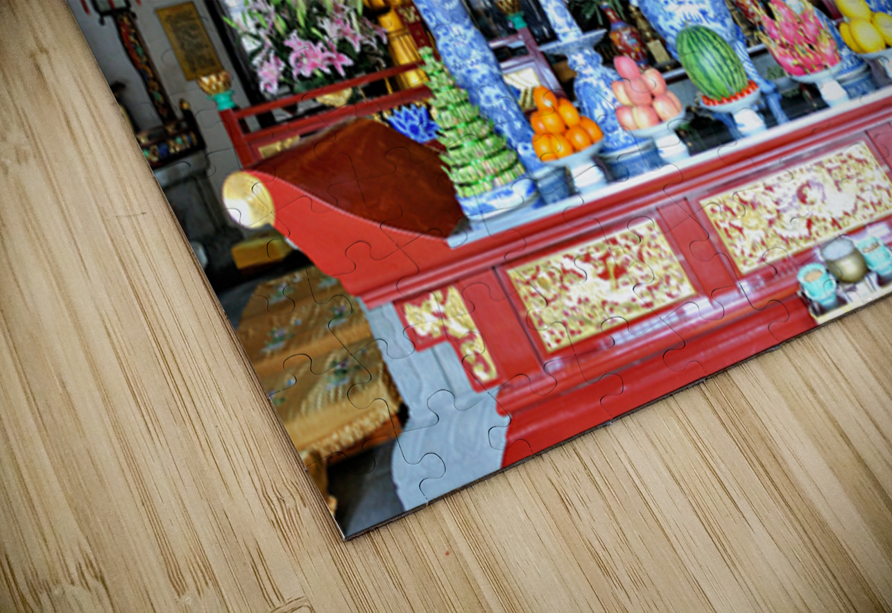 Visitors observe golden statues in Shanghai Buddhist temple inte Marco Brivio Puzzle