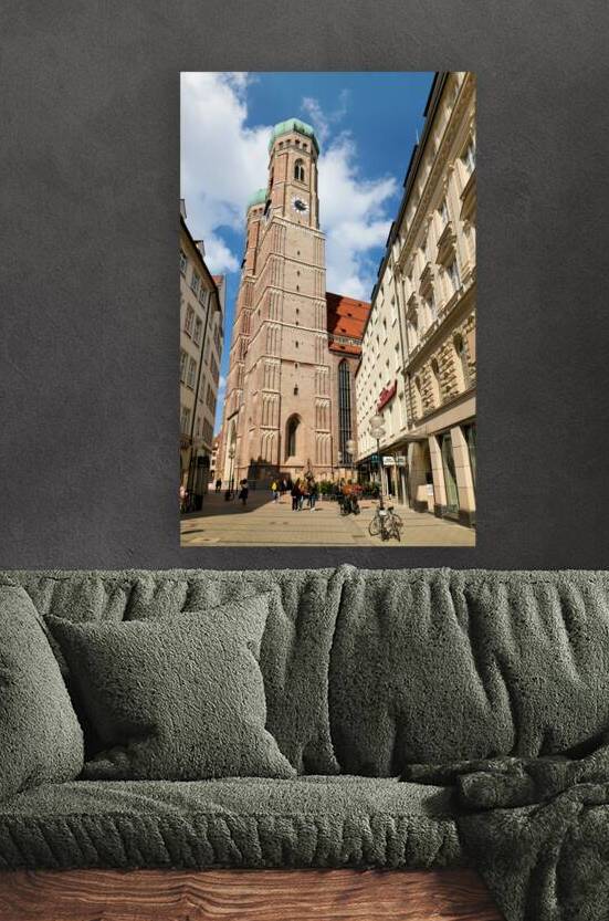 Visitors at Frauenkirche in Munich under a clear sky by Marco Brivio