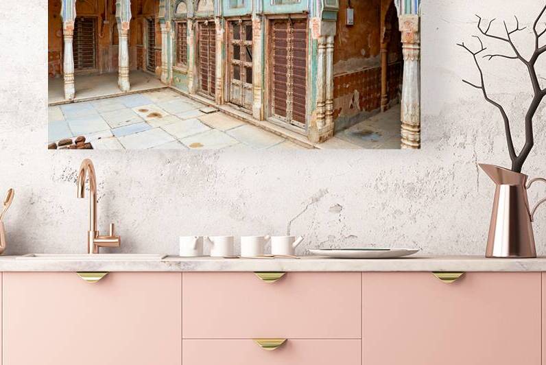 Traditional house architecture in Mandawa Rajasthan during dayt by Marco Brivio