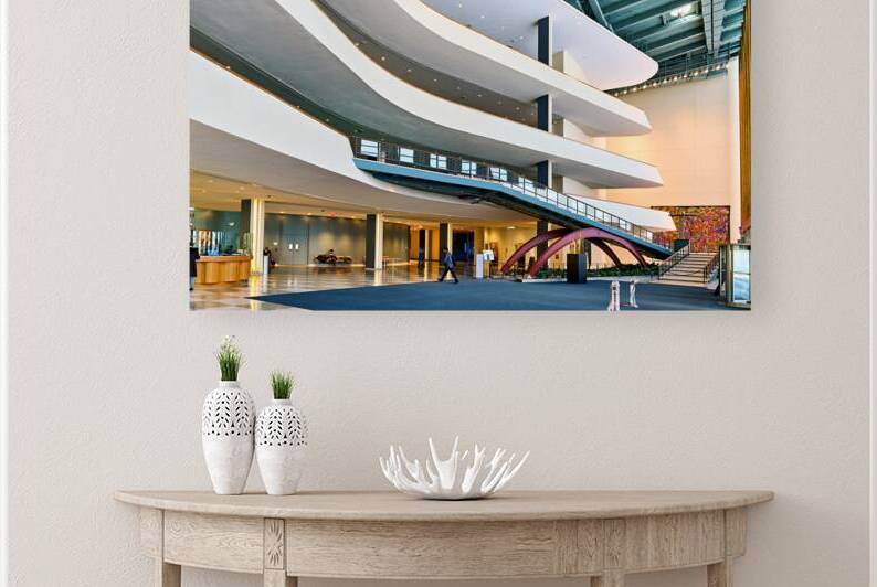 People enter United Nations HQ in Manhattan by Marco Brivio