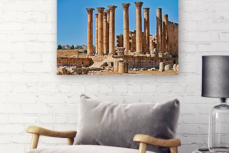 Ruins of ancient columns at Gerasa in Jordan during daytime by Marco Brivio
