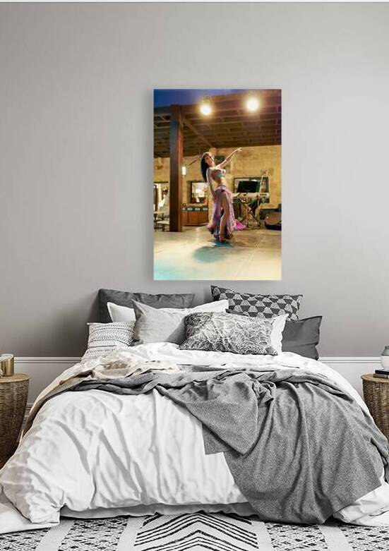 Belly dance performance in Jordan at night by Marco Brivio