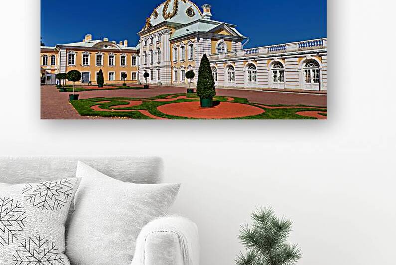 Visitors explore Peterhof Palace in St by Marco Brivio