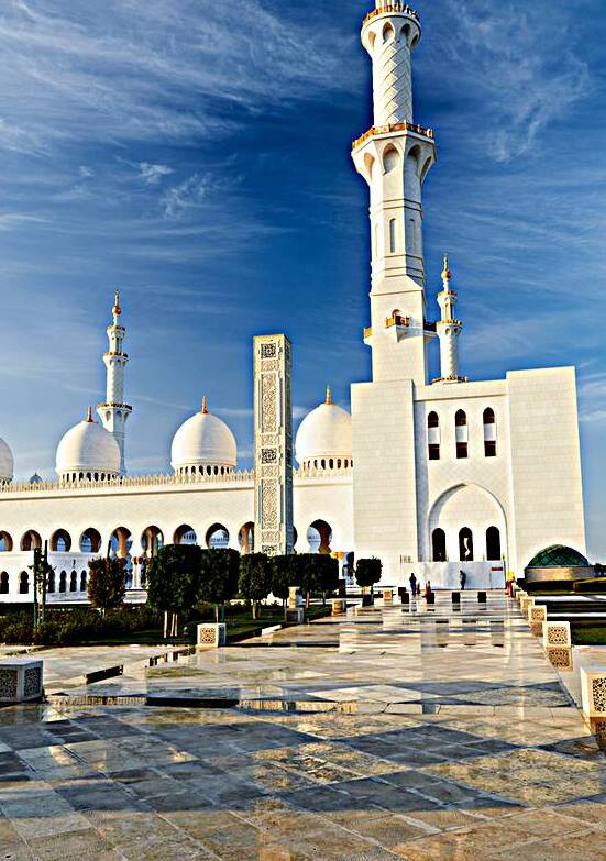 Visit to Sheikh Zayed Grand Mosque in Abu Dhabi during sunset by Marco Brivio