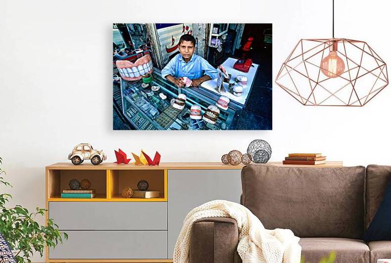 Street dentist offers services in Peshawar with dental models by Marco Brivio