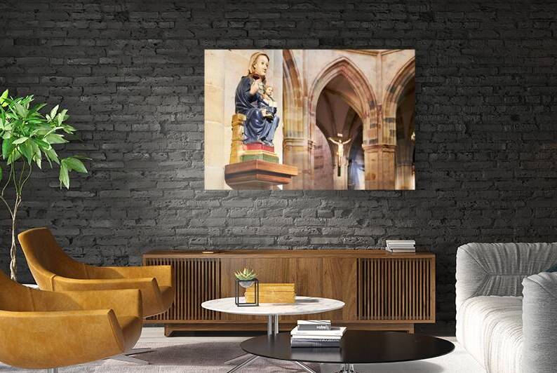 Bilbao cathedral displays a wooden statue of Mary and child by Marco Brivio