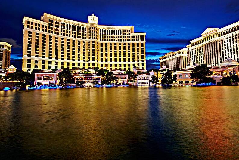 Fountains show at Bellagio and Caesars Palace in Las Vegas by Marco Brivio
